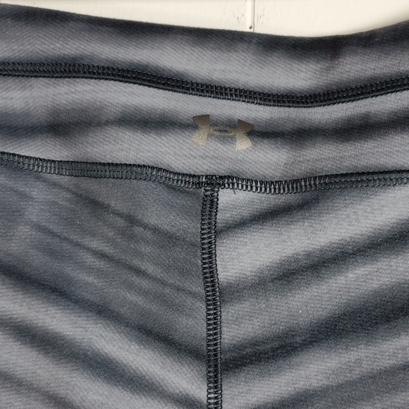 Under Armour workout Capri pants size medium - Picture 7 of 12